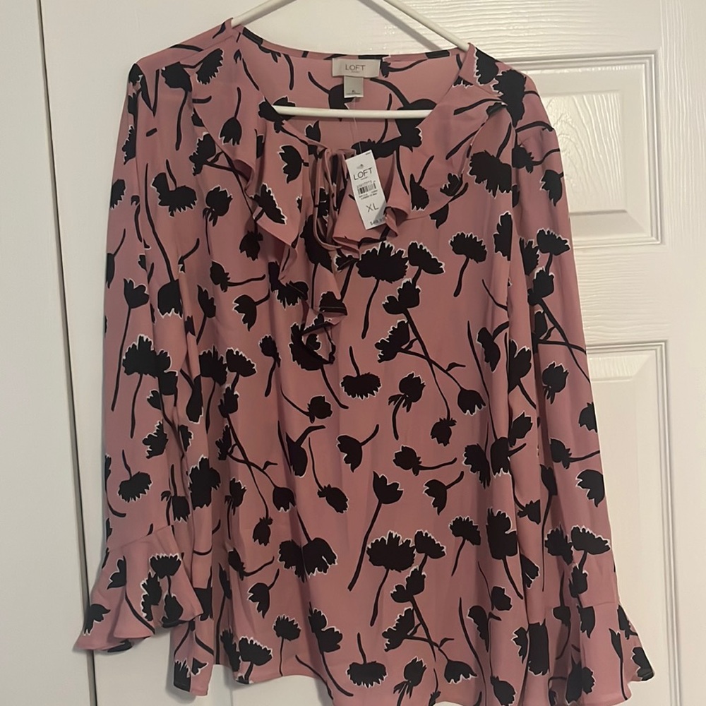 Beautiful blouse with ruffle sleeve